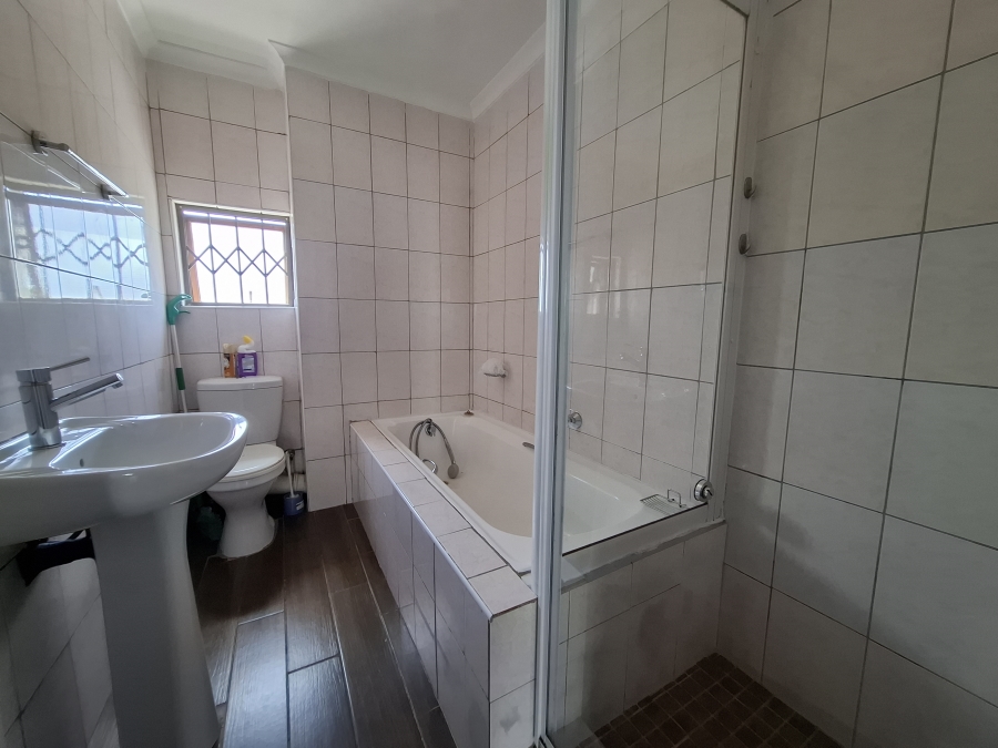 To Let 3 Bedroom Property for Rent in Table View Western Cape